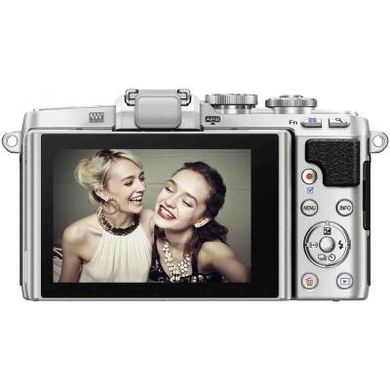 Цифровой фотоаппарат OLYMPUS E-PL7 14-42 mm Pancake Zoom Kit silver/silver (V205073SE001)
