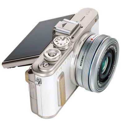 Цифровой фотоаппарат OLYMPUS E-PL8 14-42 mm Pancake Zoom Kit white/silver (V205082WE000)