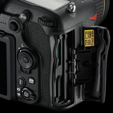 Цифровой фотоаппарат Nikon D500 Body (VBA480AE)