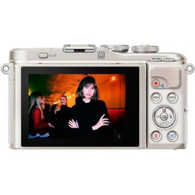 Цифровой фотоаппарат OLYMPUS E-PL9 14-42 mm Pancake Zoom Kit white/silver (V205092WE000)