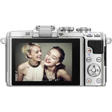 Цифровой фотоаппарат OLYMPUS E-PL7 14-42 mm Pancake Zoom Kit silver/silver (V205073SE001)